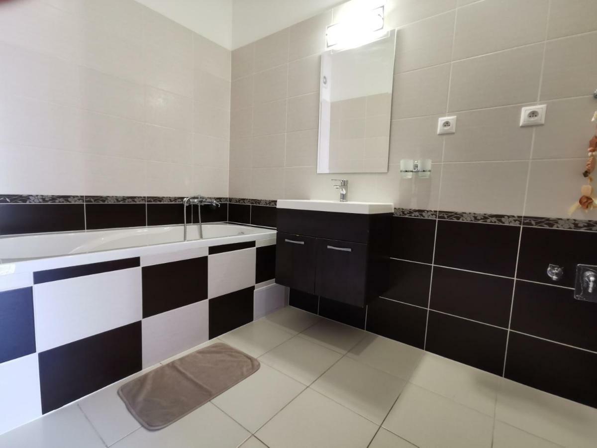 Apartment J&D Dunajska Streda Ngoại thất bức ảnh